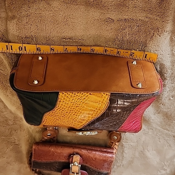 Purse - Picture 2 of 16